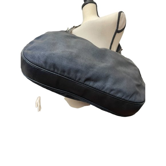 Gucci Black Nylon and Leather Shoulder Bag With G Clasp comes with COA - Picture 8 of 16